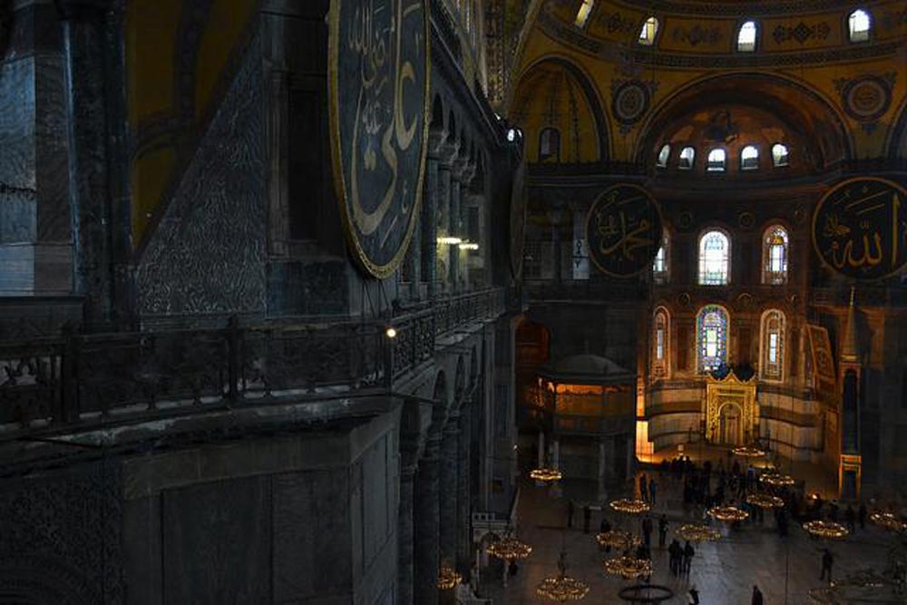 Sight-seeing Hagia Sophia to learn the beauty of architecture in Turkey