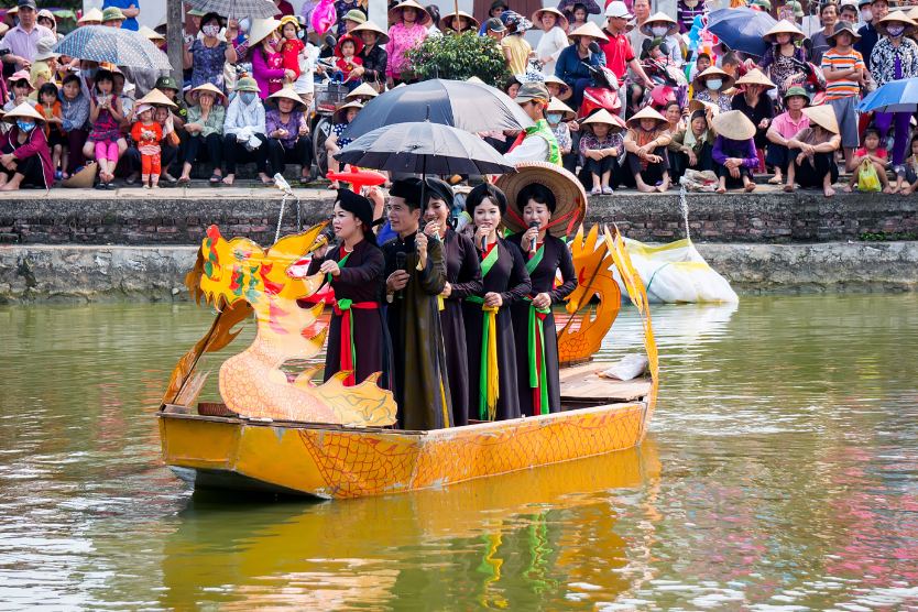 Huong Pagoda festival