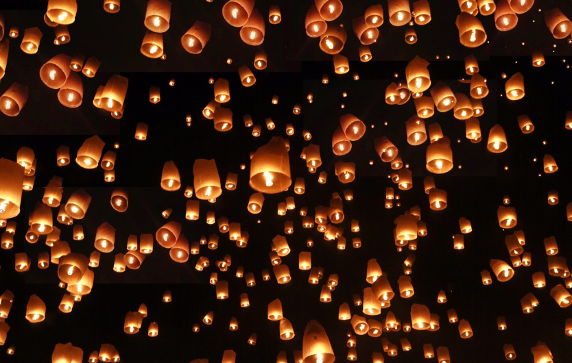 Mini sky lanterns are pleasant souvenirs to buy in Taiwan